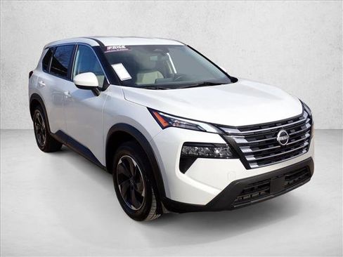 Used 2024 Nissan Rogue SV image 6