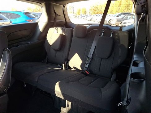 Used 2019 Chrysler Pacifica Touring Plus w/ S Appearance Package image 11