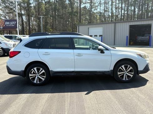 Used 2018 Subaru Outback 2.5i Limited image 6