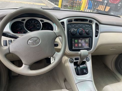 Used 2006 Toyota Highlander 2WD w/ 3rd Row image 15