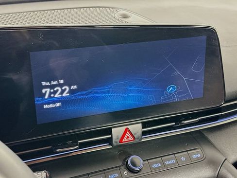 Used 2025 Hyundai Elantra SEL FWD image 19