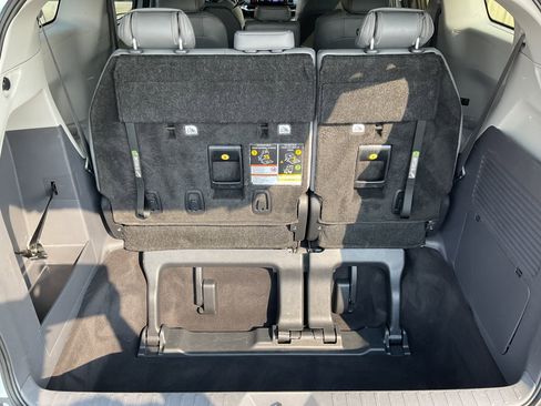 Used 2024 Toyota Sienna XLE image 39