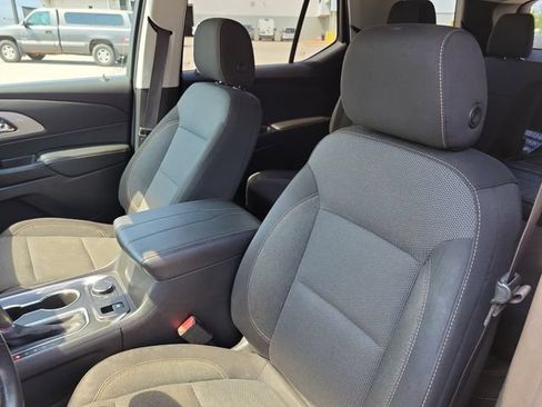 Used 2019 Chevrolet Traverse LT w/ LPO, Floor Liner Package AWD/4WD image 6