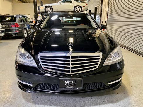 Used 2010 Mercedes-Benz S 550 4MATIC image 3