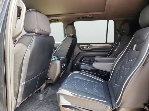 Used 2024 GMC Yukon XL AT4 w/ Technology Package AWD/4WD image 15