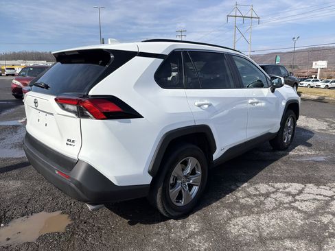 Used 2025 Toyota RAV4 XLE AWD/4WD image 6