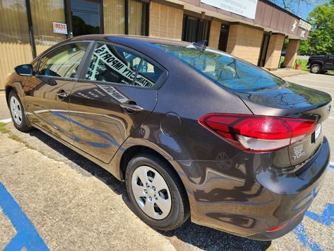 Used 2017 Kia Forte LX image 3