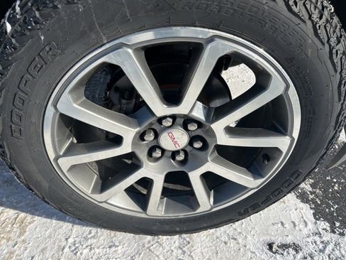 Used 2019 GMC Canyon Denali image 8