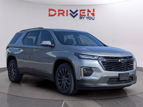 Used 2023 Chevrolet Traverse RS FWD image 7