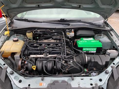 Used 2005 Ford Focus SE image 2