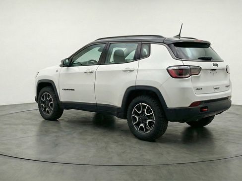 Used 2025 Jeep Compass Trailhawk AWD/4WD image 6