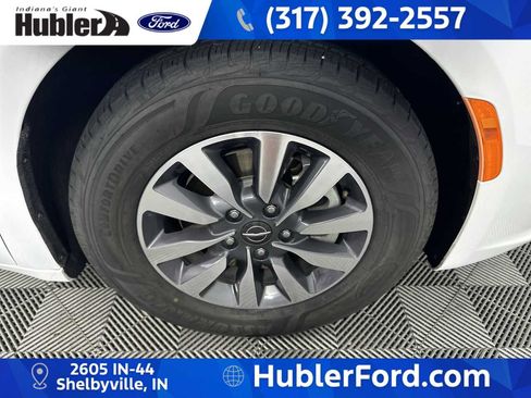 Used 2024 Chrysler Pacifica Limited FWD image 10