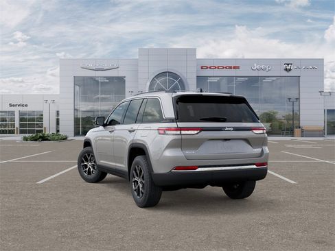 New 2025 Jeep Grand Cherokee Limited image 3