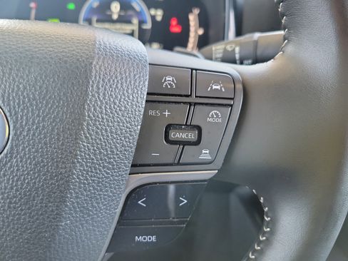 Used 2025 Toyota Camry SE image 8