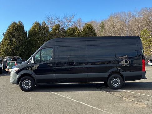 Used 2020 Mercedes-Benz Sprinter 2500 image 2