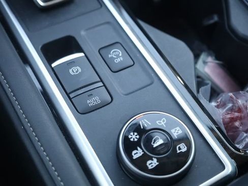 Certified 2025 Nissan Pathfinder SV AWD/4WD image 24