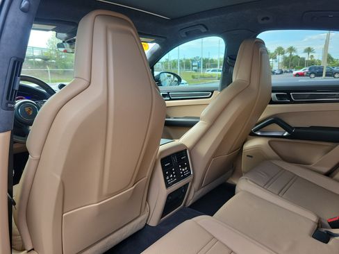 Used 2021 Porsche Cayenne Turbo AWD/4WD image 11