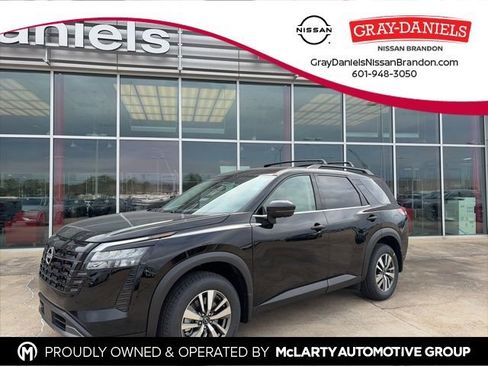 New 2026 Nissan Pathfinder SL image 1