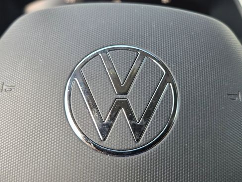 Used 2023 Volkswagen Tiguan SE image 29