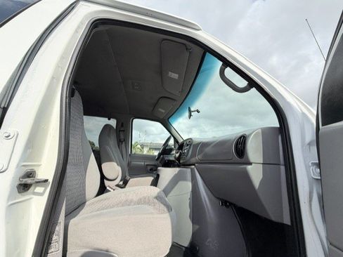 Used 2001 Ford E-350 and Econoline 350 XL RWD image 16