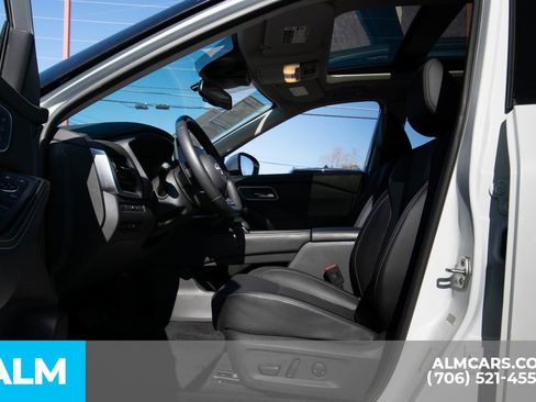 Used 2024 Nissan Rogue Platinum w/ Platinum Premium Package image 13