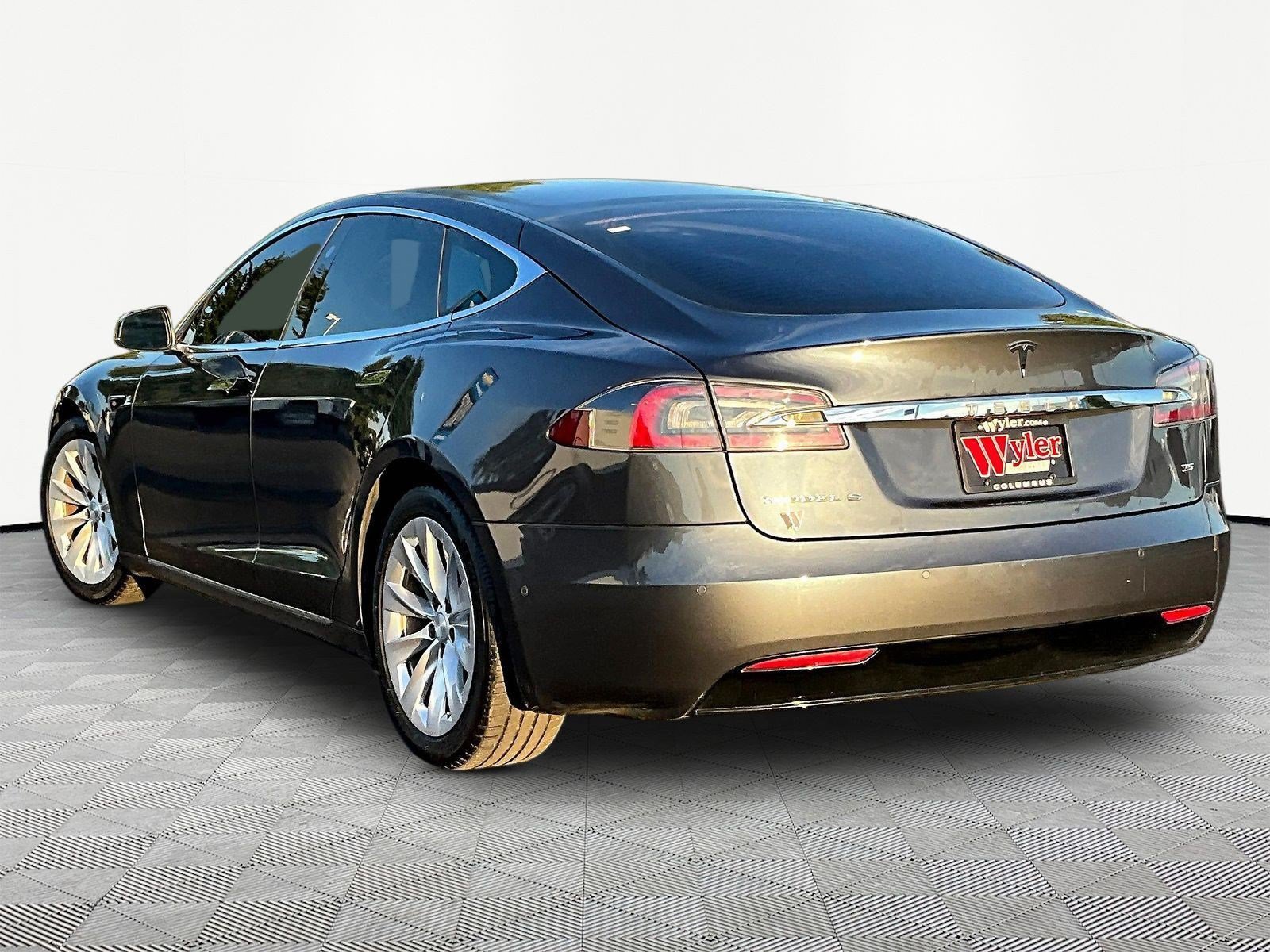 Used 2017 Tesla Model S 60 RWD image 4