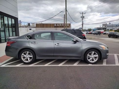 Used 2014 Nissan Altima 2.5 SV w/ Convenience Package FWD image 9
