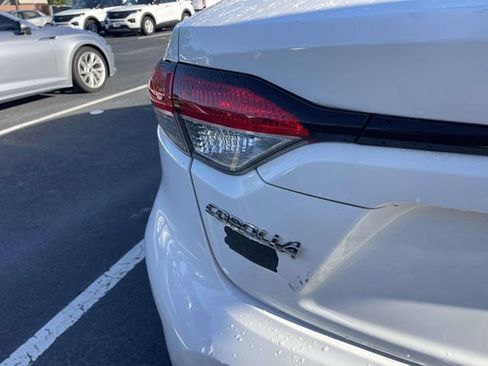 Used 2021 Toyota Corolla LE FWD image 11