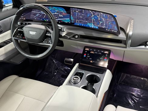 New 2026 Cadillac Vistiq Luxury AWD/4WD image 4