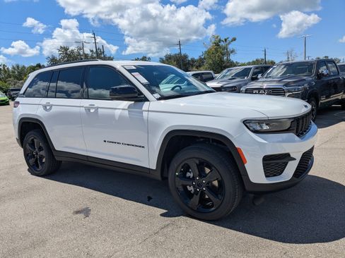 New 2025 Jeep Grand Cherokee Altitude image 2