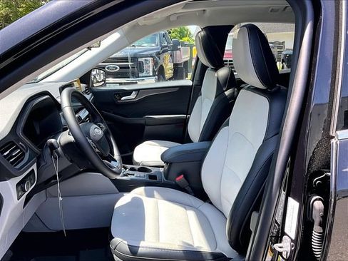 New 2025 Ford Escape SE w/ Class II Trailer Tow Package FWD image 25