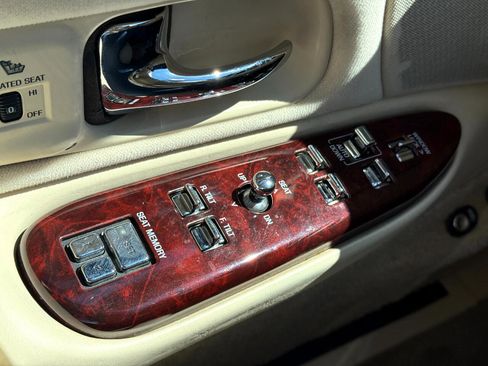 Used 1996 Lincoln Town Car Cartier image 25
