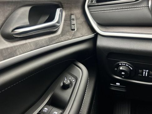 New 2026 Jeep Grand Cherokee Limited AWD/4WD image 19