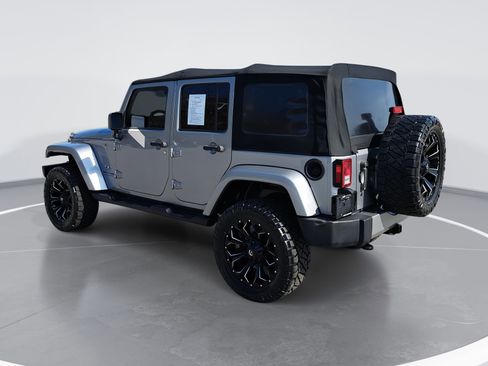 Used 2018 Jeep Wrangler Unlimited Sahara w/ Connectivity Group image 5