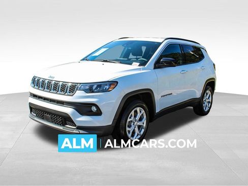 Used 2024 Jeep Compass Latitude AWD/4WD image 1