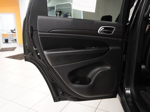 Used 2018 Jeep Grand Cherokee Laredo image 22