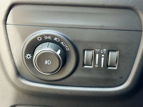 Used 2022 Jeep Grand Cherokee Summit AWD/4WD image 35