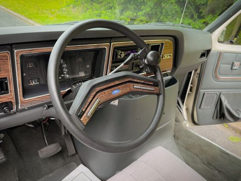 Used 1990 Ford E-150 and Econoline 150 RWD image 15