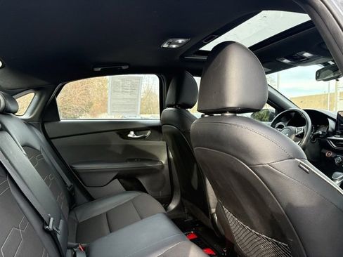 Used 2022 Kia Forte GT-Line w/ GT-Line Premium Package image 17