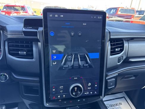 Used 2022 Ford Expedition Max Platinum image 19