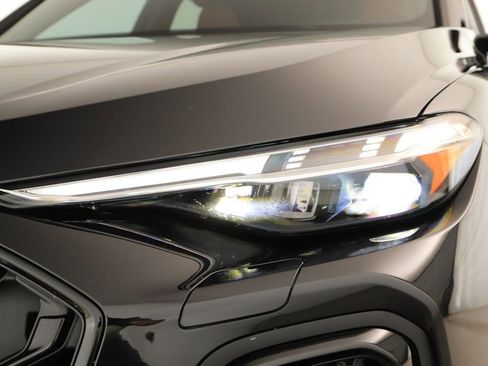 Certified 2025 Audi SQ5 Prestige image 38