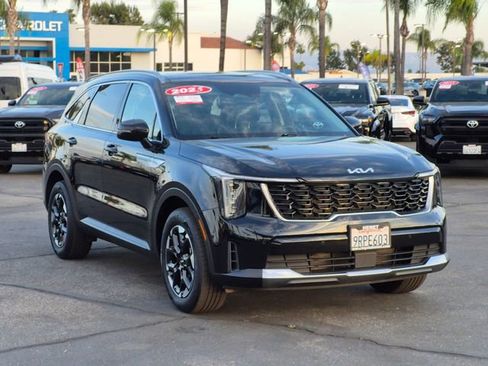 Used 2025 Kia Sorento S w/ Panoramic Sunroof Package FWD image 3
