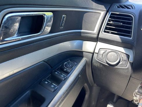 Used 2017 Ford Explorer XLT FWD image 10