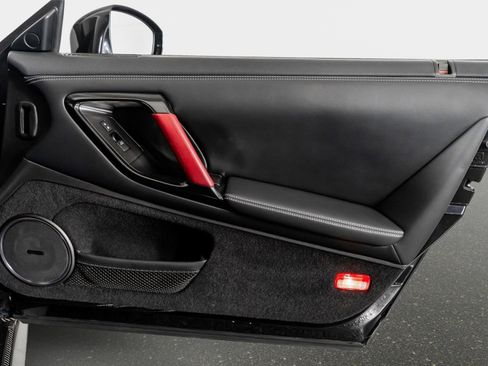 Used 2015 Nissan GT-R Black Edition image 43