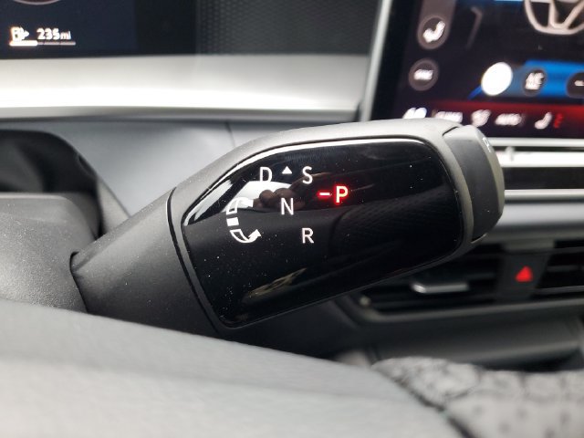 New 2026 Volkswagen Tiguan SE R-Line FWD image 22