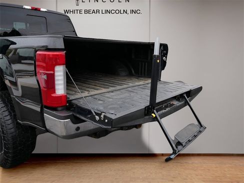 Used 2017 Ford F250 Lariat w/ Lariat Ultimate Package image 12