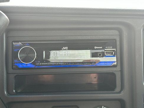 Used 2004 Chevrolet Silverado 2500 LS image 18