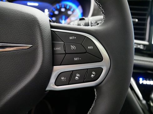 New 2026 Chrysler Pacifica Select AWD/4WD image 26
