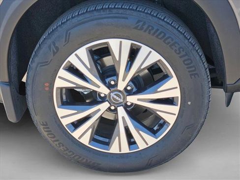 Certified 2023 Nissan Rogue SV FWD image 15