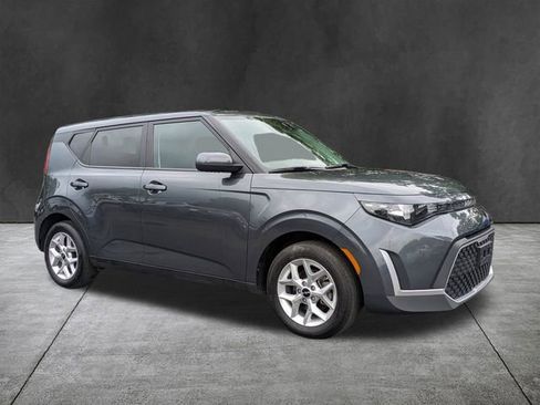 Used 2024 Kia Soul LX w/ Option Group 015 FWD image 2
